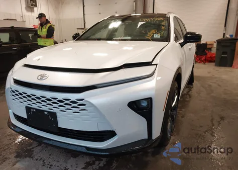 2025 Toyota Crown Signia Limited из США, поврежденный, VIN JTDACAAJ0S3017651